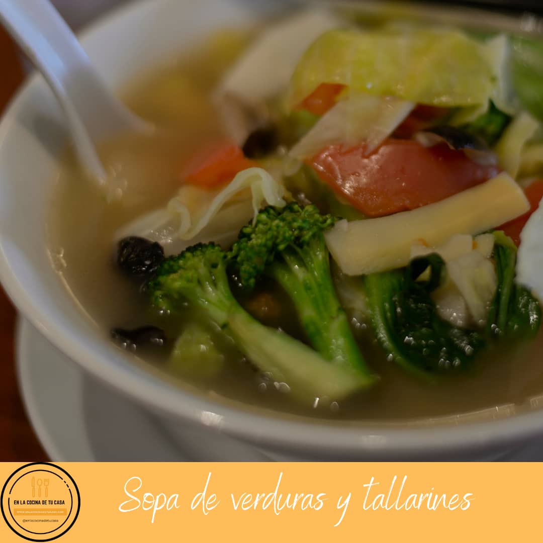 sopa de verduras y tallarines